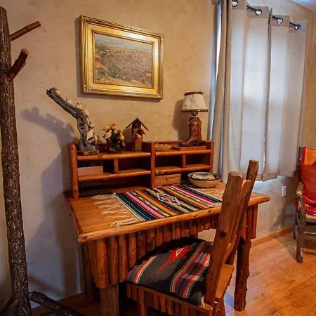 *walk To Plaza* Artful, Authentic Style Holiday home Santa Fe
