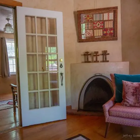 Holiday home *walk To Plaza* Artful, Authentic Style *