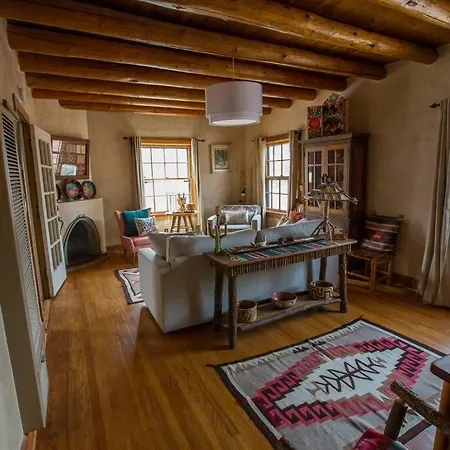 Holiday home *walk To Plaza* Artful, Authentic Style
