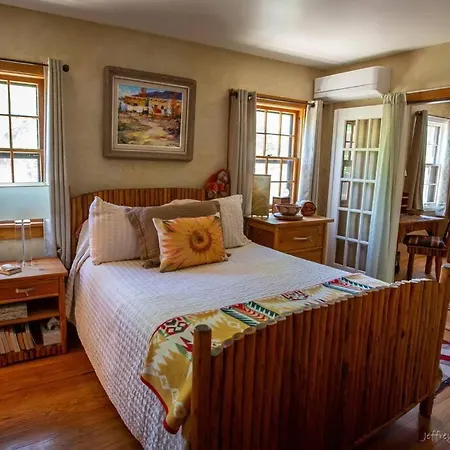 Holiday home *walk To Plaza* Artful, Authentic Style