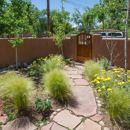 Holiday home *walk To Plaza* Artful, Authentic Style